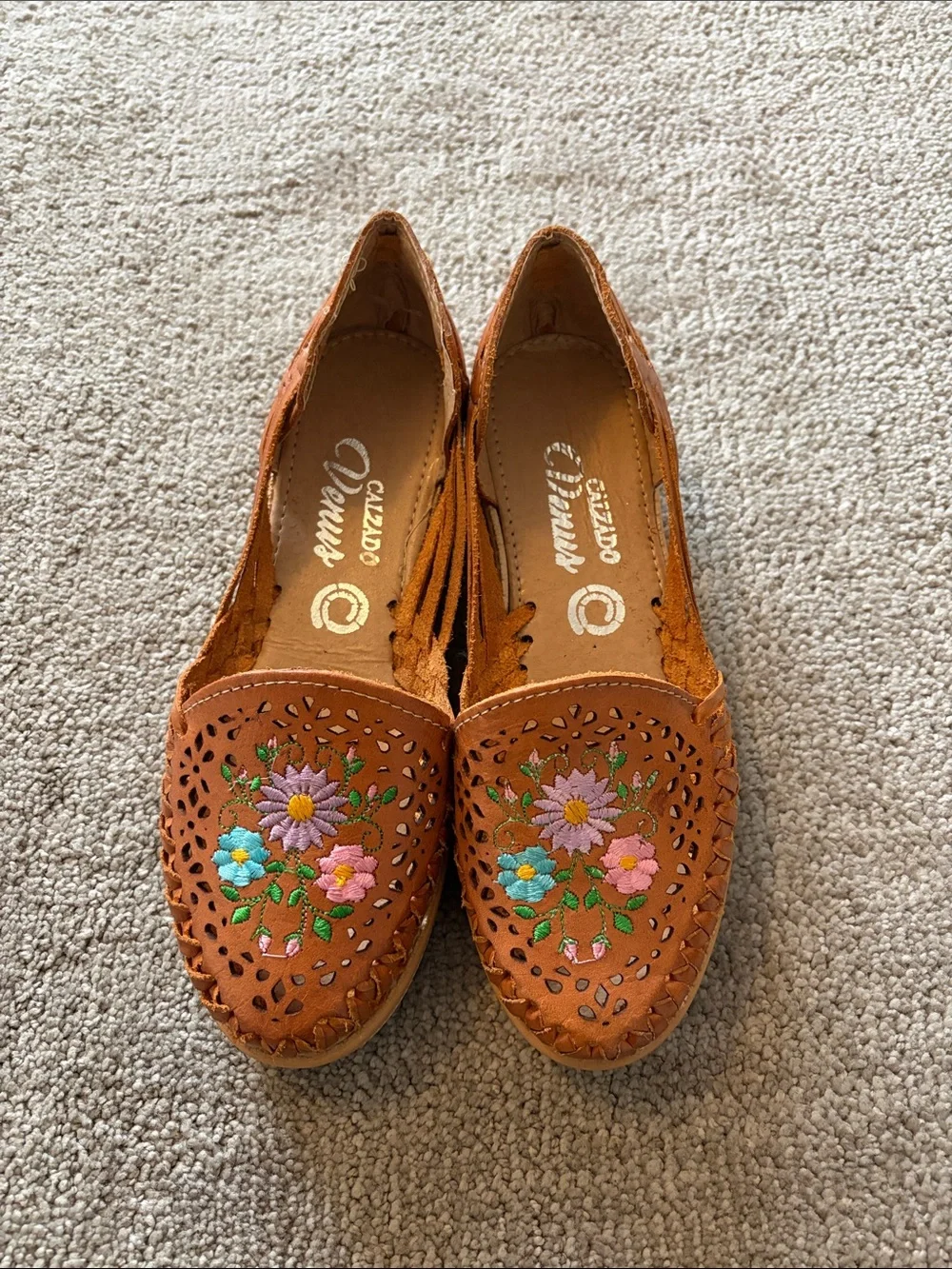 Oaxado Vivas Women's Tan Floral Embroidered Leather Loafers